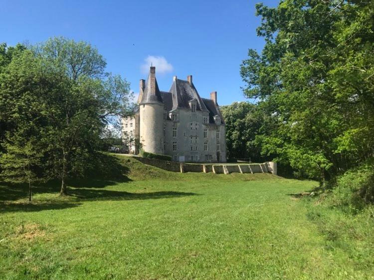 Chateau De La Lucaziere Mont-Saint-Jean  ภายนอก รูปภาพ