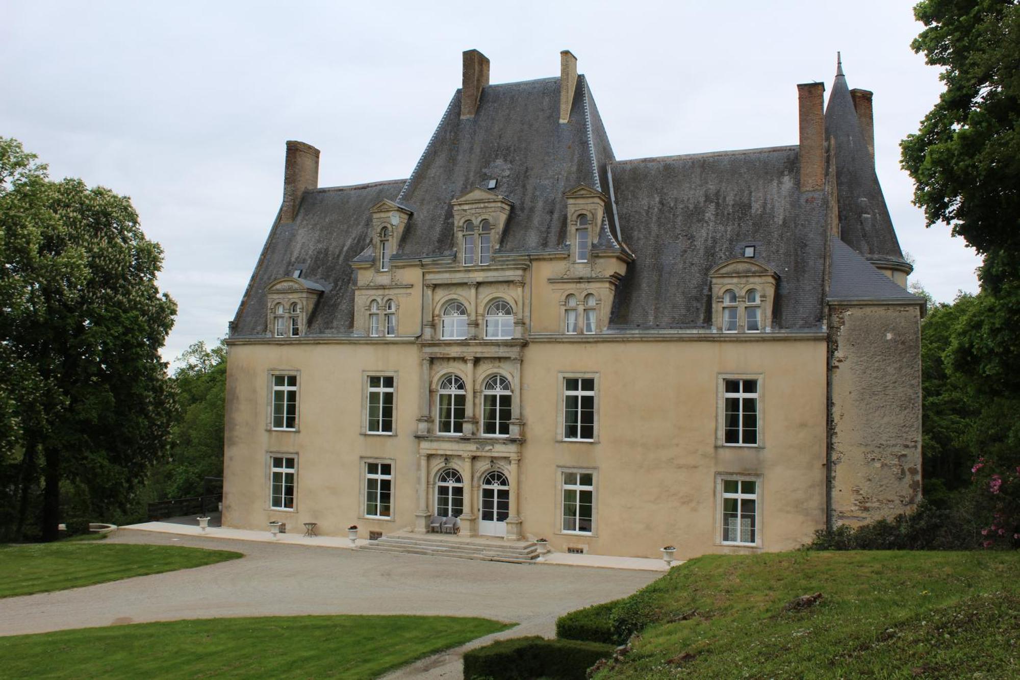 Chateau De La Lucaziere Mont-Saint-Jean  ภายนอก รูปภาพ