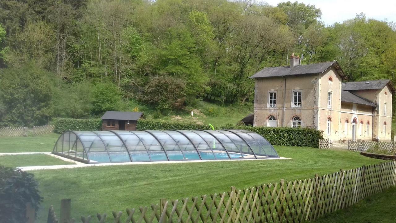 Chateau De La Lucaziere Mont-Saint-Jean  ภายนอก รูปภาพ